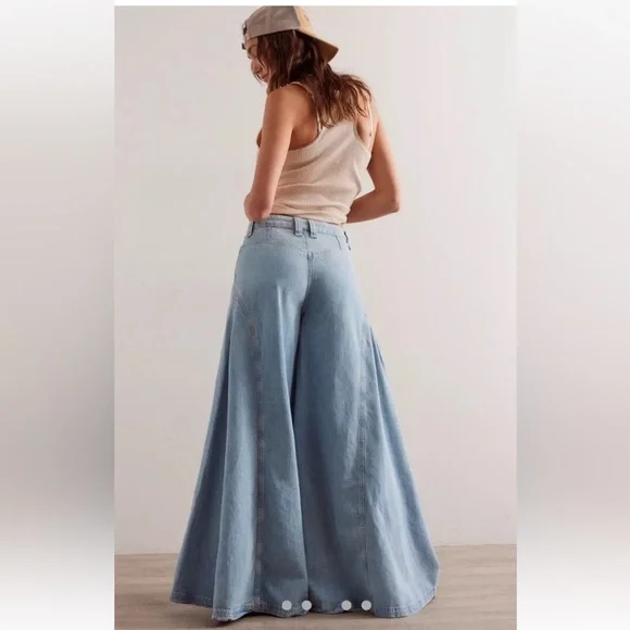 Free People Pandora Wide Leg Jeans We The Free Pleated Front Pocket LightIndigo - Picture 2 of 16